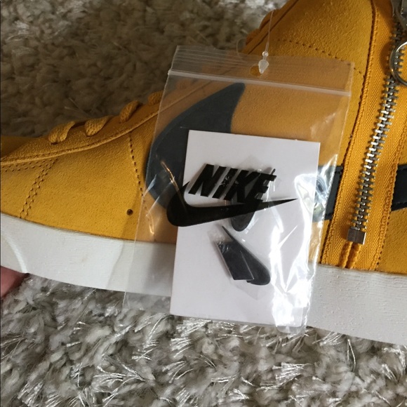 Nike Blazer Mid Rebel Yellow BQ4022-700 Pins 9 - Picture 7 of 8